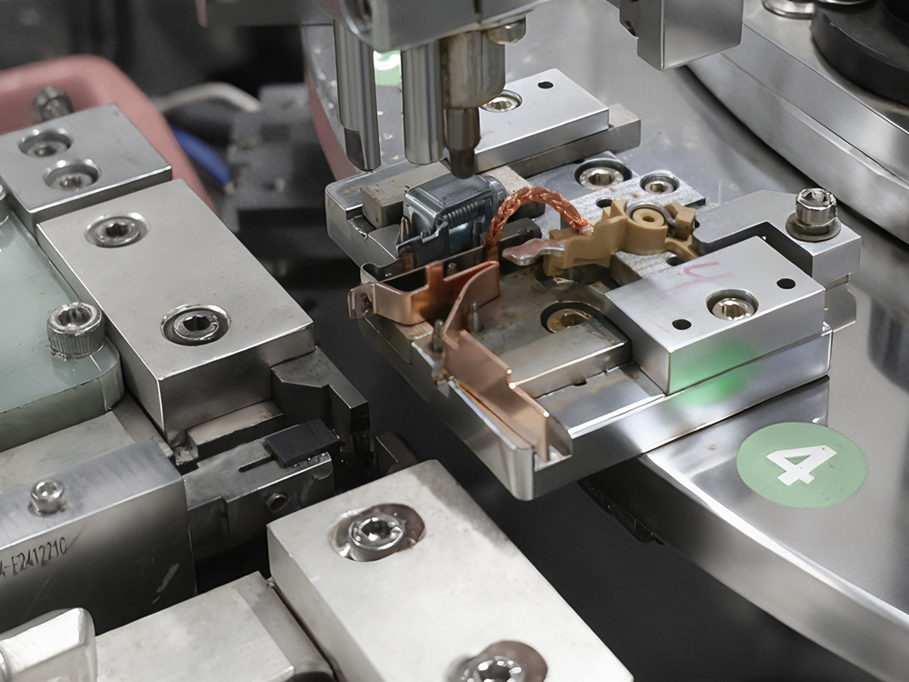 Welding (Bimetallic Strip +Arc Initiating Plate Connecting Tab)