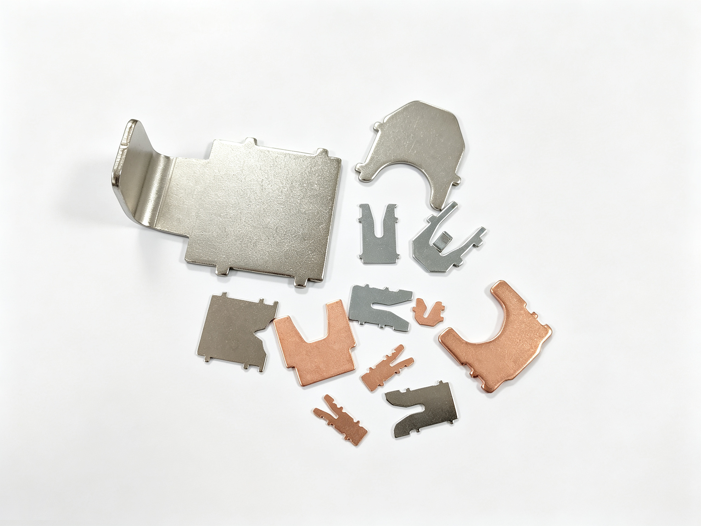 Precision stamped metal splitter plates for Arc Chute manufacturing